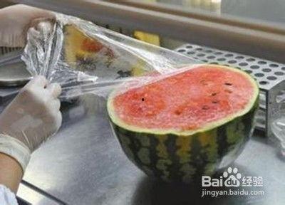 猴吃瓜的正确方法,解锁夏日消暑新姿势