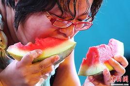 吃瓜 男女 照片高清